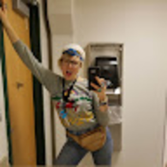 Meet your Posher, Zoe - Picture 1 of 1